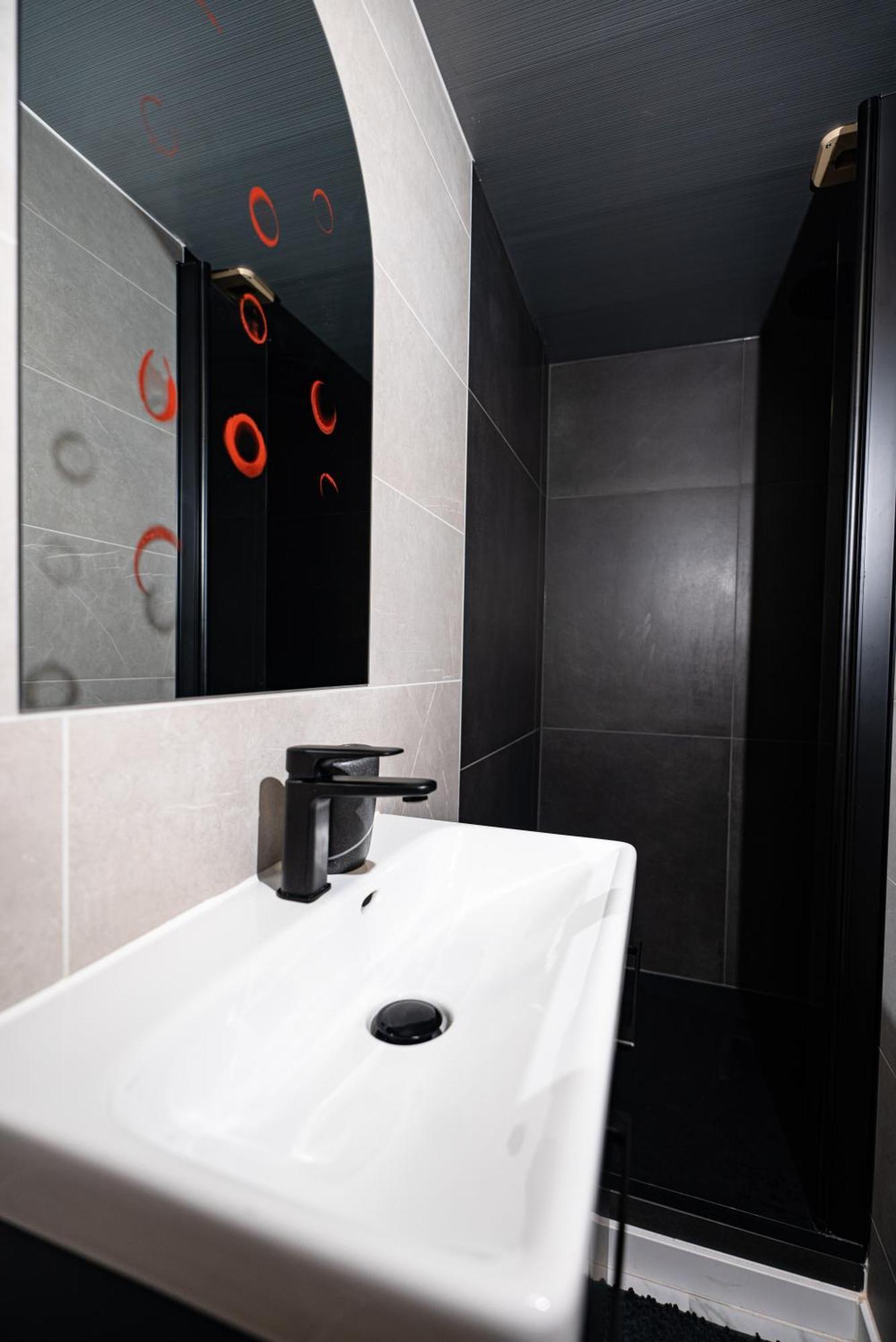 Moderne T2 Centre Sauna Wifi Home Office Netflix Strasbourg Bagian luar foto